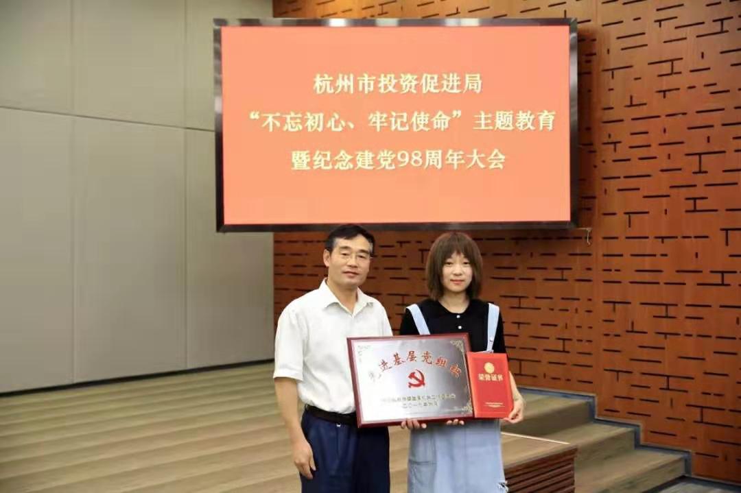 15686129981007469E91.jpg c99b3aa5704e3dad99e748b2d04cd05.jpg