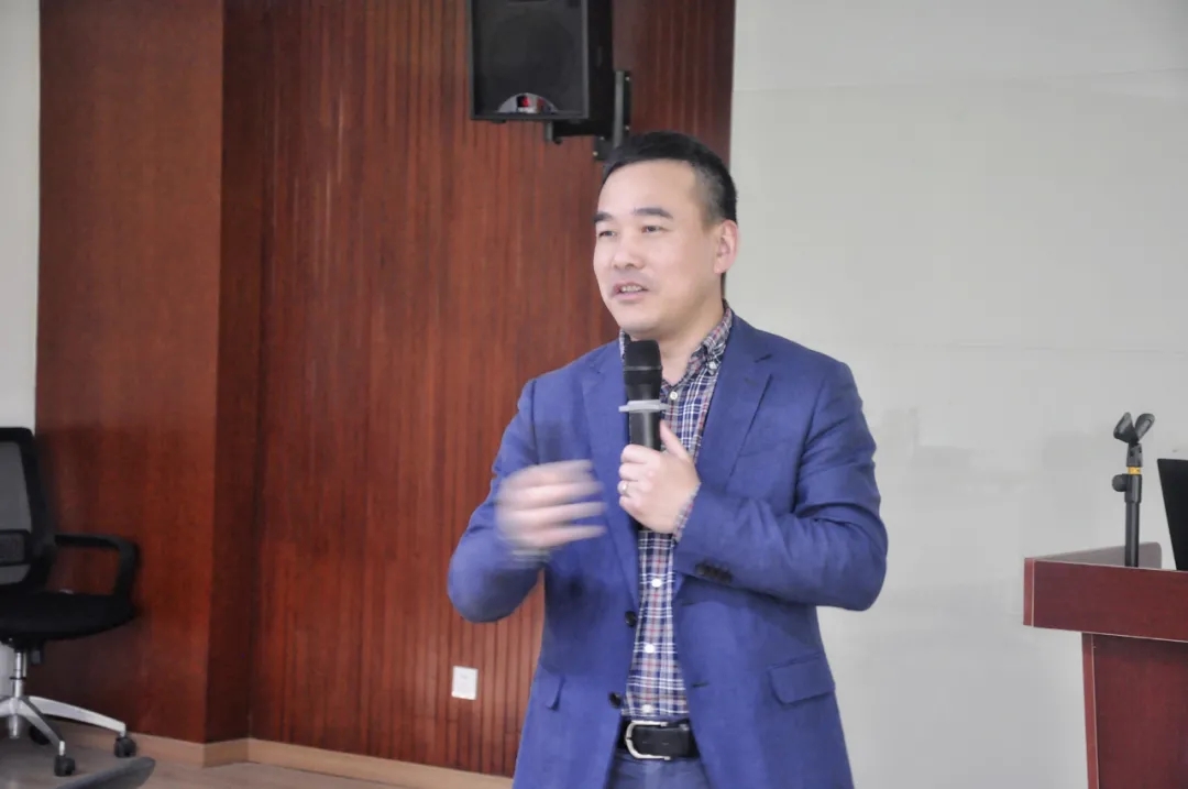 1620353845115923EEE5.jpg 640.webp (9).jpg