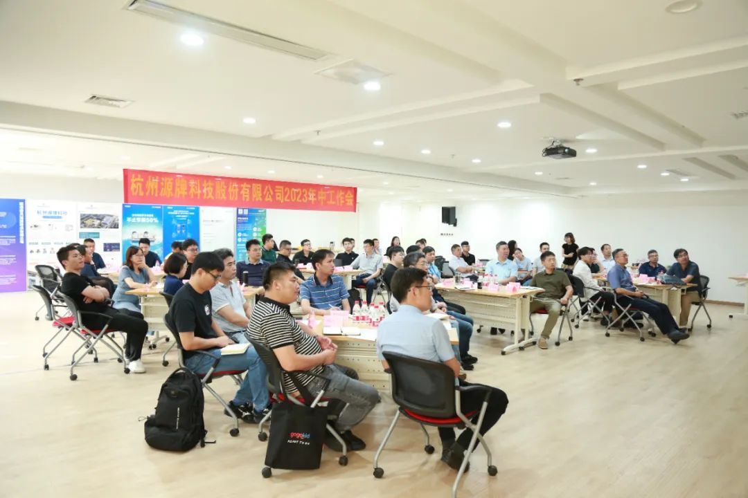 16904284263810894D3F.jpg 640.jpg